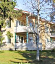 Kuva yhdestä vuokra-asunnosta ulkoa.