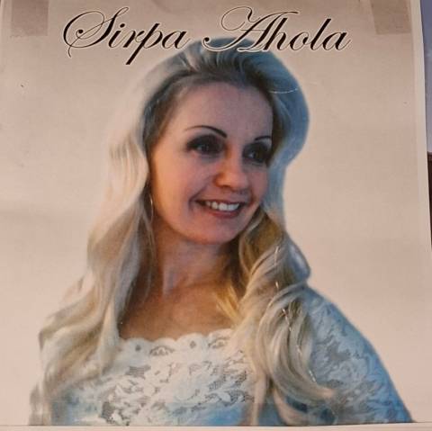 Laulaja Sirpa Ahola